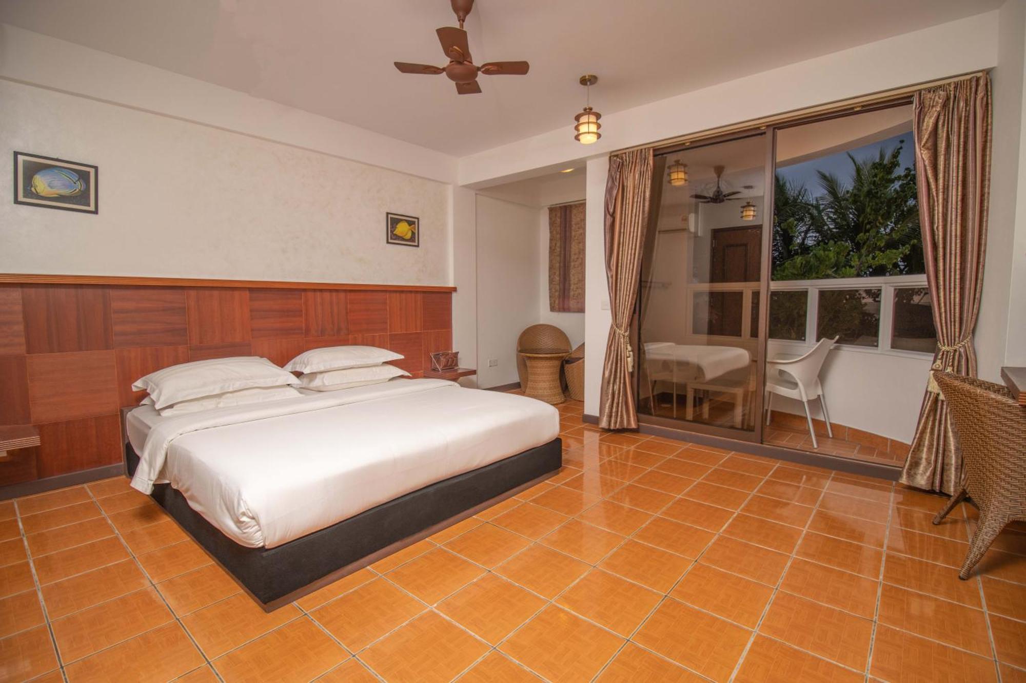 Hotel Rashu Hiyaa Dhiffushi Exterior foto