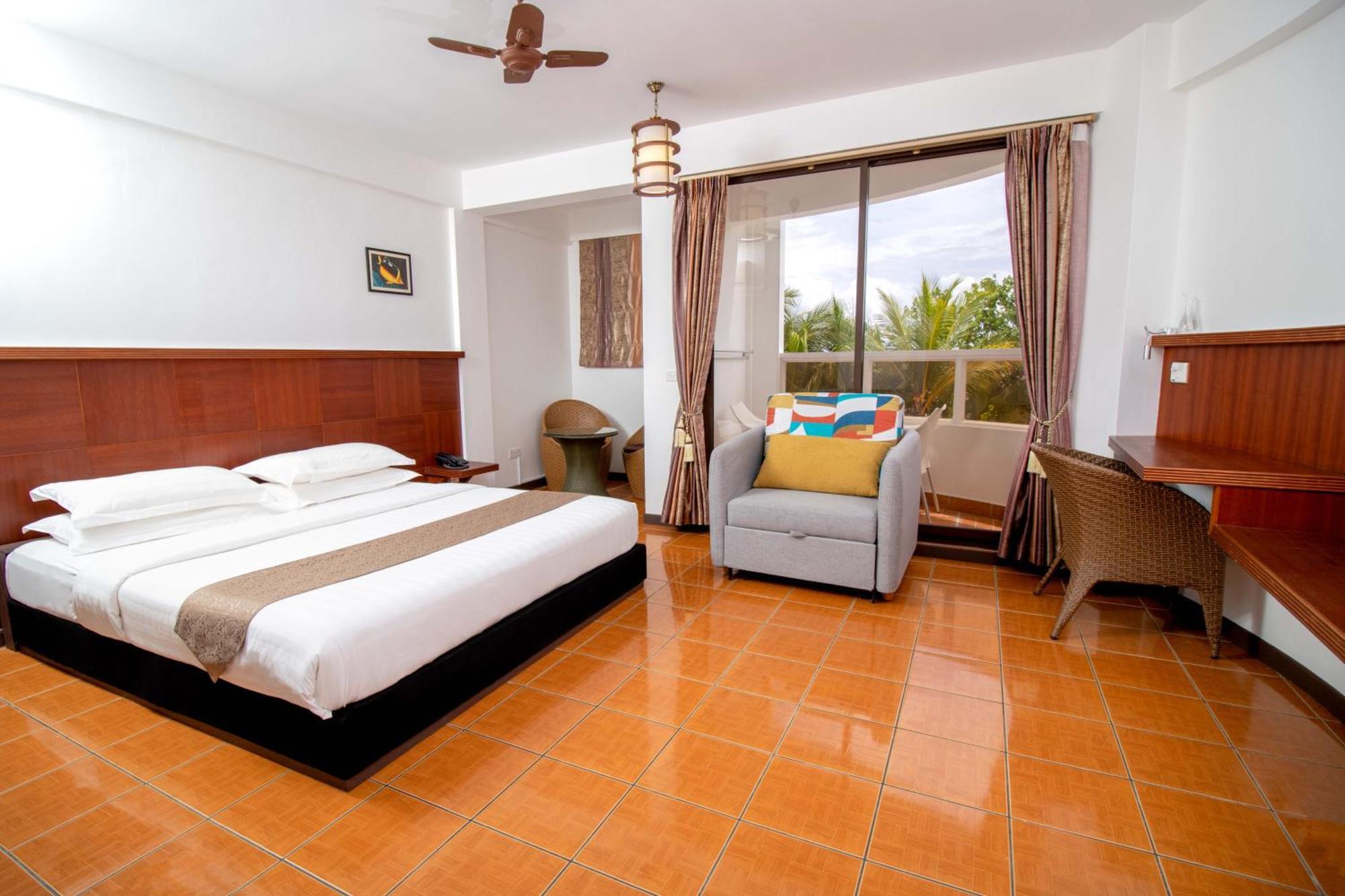 Hotel Rashu Hiyaa Dhiffushi Exterior foto